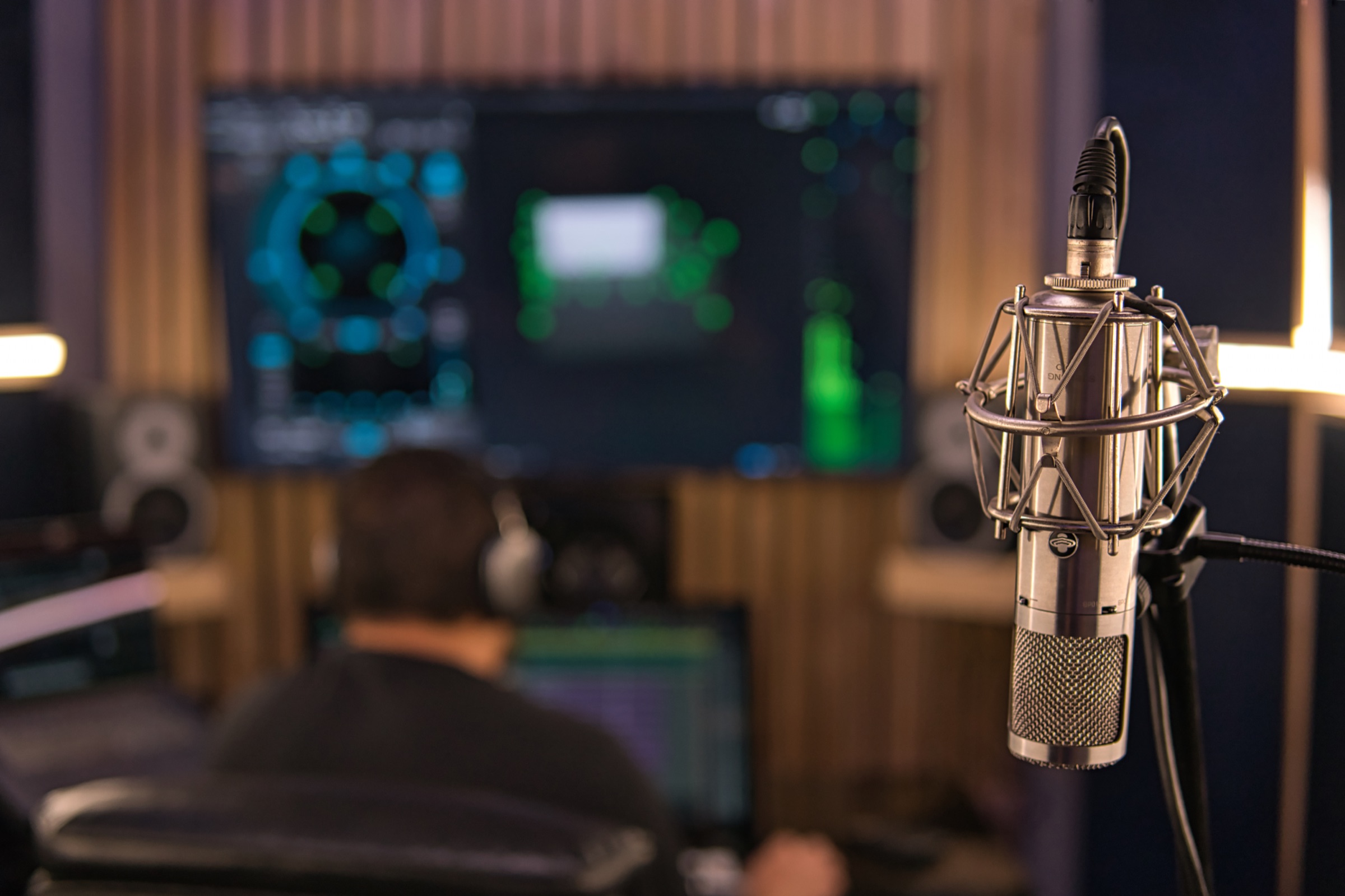 Micrófono de estudio preparado para grabación